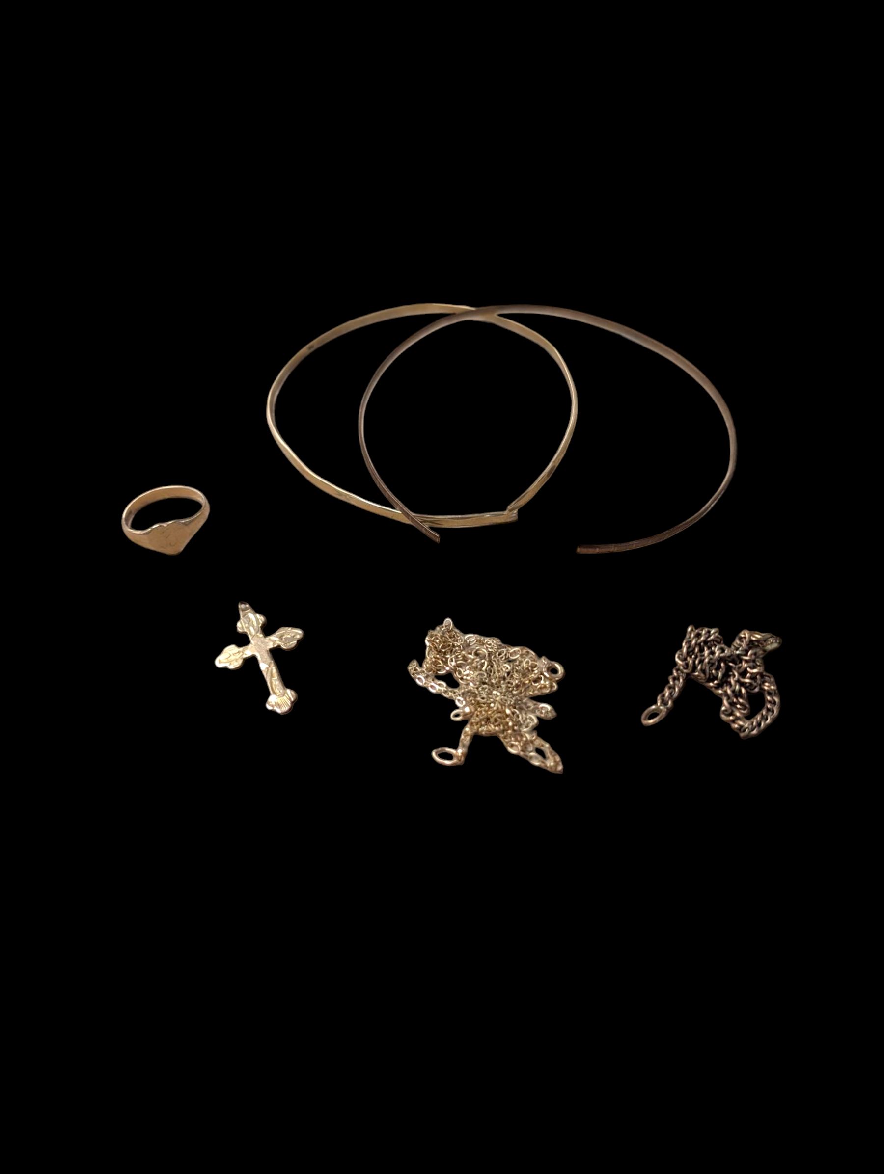 9ct gold heart signet ring, two 9ct gold chains, two 8ct gold bangles and an 8ct gold bracelet, stamped 333