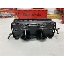 ‘0’ gauge - six boxed Hornby Hachette coaches comprising three Saloon Cars and three Dining Cars in original boxes; three loose ‘SNCF’ cars; three crossings, two Hornby/Meccano railway stations, one bridge and a water tank; two further Mettoy Railways ‘Railway Bridge’ in original boxes (17)