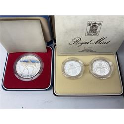 The Royal Mint United Kingdom silver proof coins, including two 1977 crowns, 1989 piedfort two pound two-coin set, 1992 piedfort ten pence, 1994 piedfort two pound coin, 1998 piedfort EEC fifty pence, 1999 piedfort one pound etc, all cased some with certificates (15)