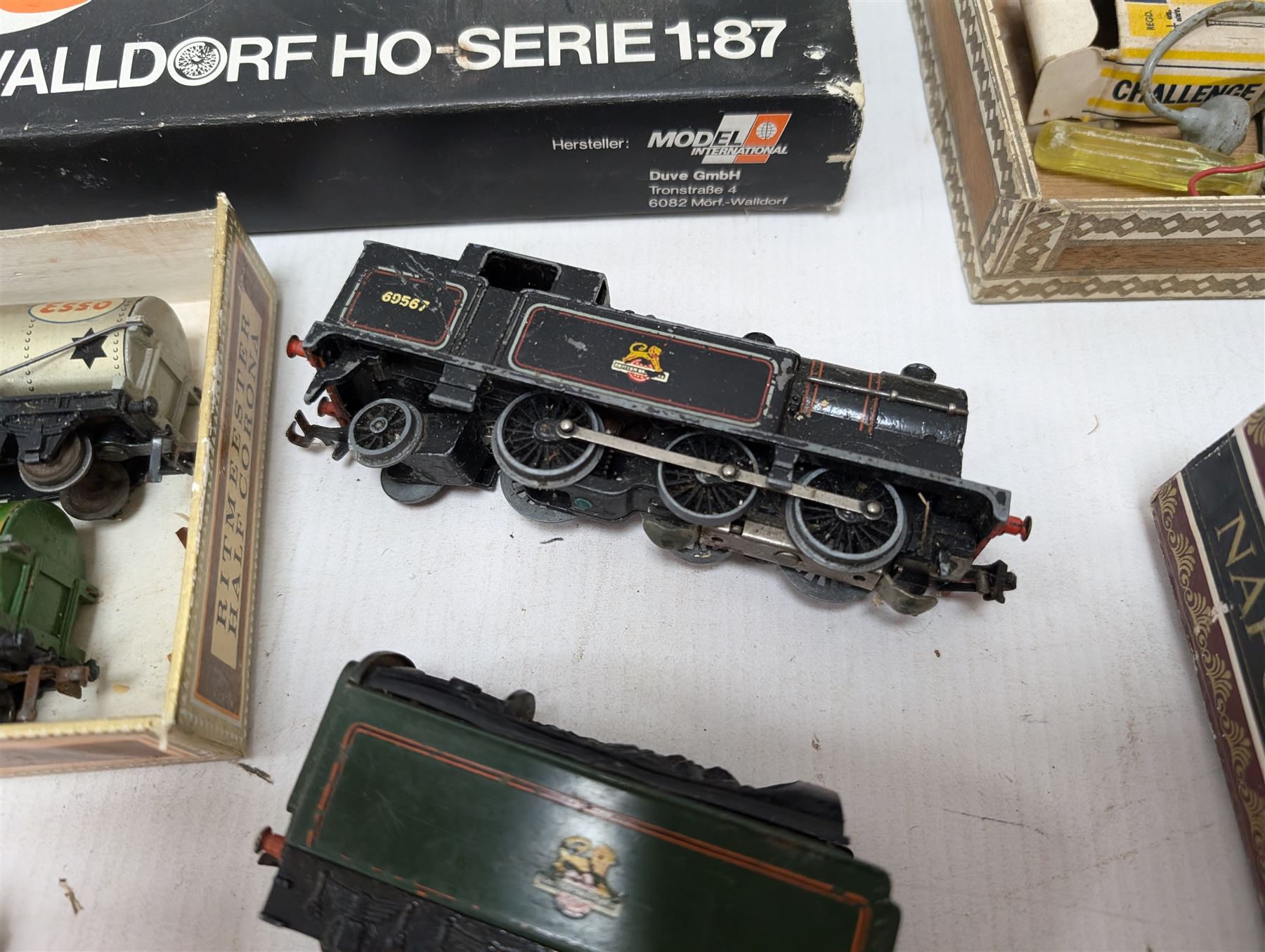 Collection of HO/OO gauge model railway accessories, including two locomotives, rolling stock etc 