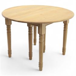 Neptune – Sheldrake limed oak extendable dining table and eight Havan loom chairs, the oval top in limed oak finish with four additional leaves extending the table to seat up to ten (Extends to cm), raised on turned legs with two additional centre supports, the matching Havan loom chairs finished in grey with cream upholstered seat covers (H 95cm, W 47cm, D 55cm)