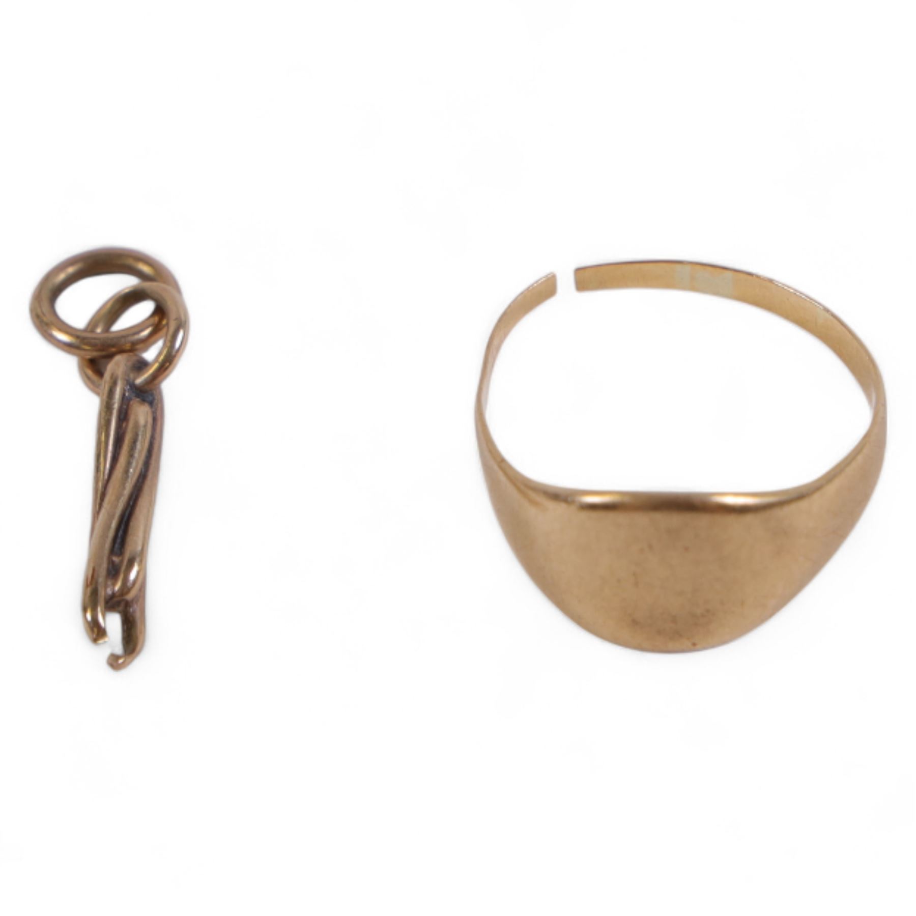 9ct gold jewellery including a bracelet, chain, ring etc