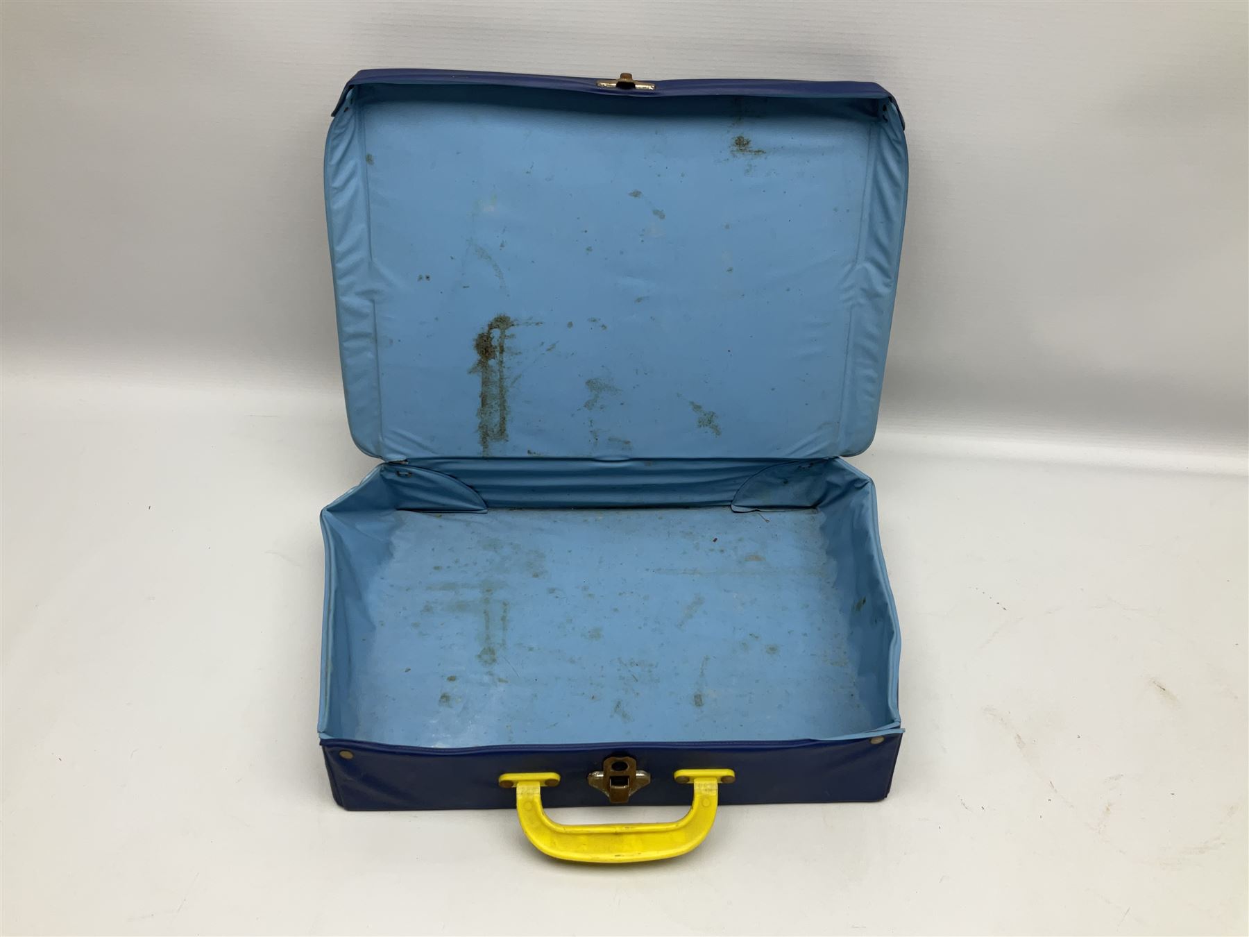 Matchbox 1-75 Series - Carry Case containing thirteen models comprising 2d, 5a, 8a, 9b, 10c, 11c, 13c, 14c, 17d, 25c, 27d, 28c and 31e (Superfast); all boxed