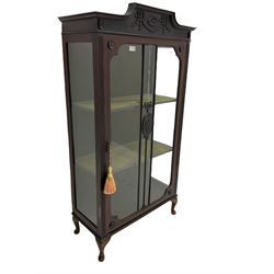 Edwardian mahogany Hepplewhite design display cabinet, the shaped frieze decorated with fluting and bell flower swag, two shelves enclosed by single glazed door