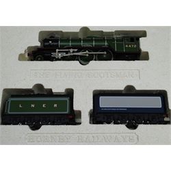 A Limited Presentation Edition Hornby OO gauge model railway trainset: 'The Flying Scotsman' 1972-1975, with certificate. 