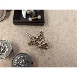 9ct gold jewellery oddments, together with a pair of silver blue john cufflinks, three buttons/studs, and other costume cufflinks and studs