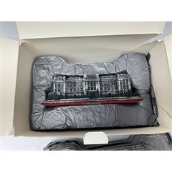 Lilliput Lane Buckingham Palace model, 2012 Special Edition exclusive to H Samuel, model no. L3492, with original box 