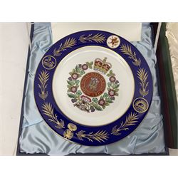 Five Spode Mulberry Hall limited edition Regimental commemorative plates - Parachute Regiment No.51/500; Gloucestershire Regiment No.38/500; Duke of Wellington's Regiment No.285/500; Royal Welch Fusiliers No.40/500; and Green Howards No.213/500; all boxed with certificates (5)