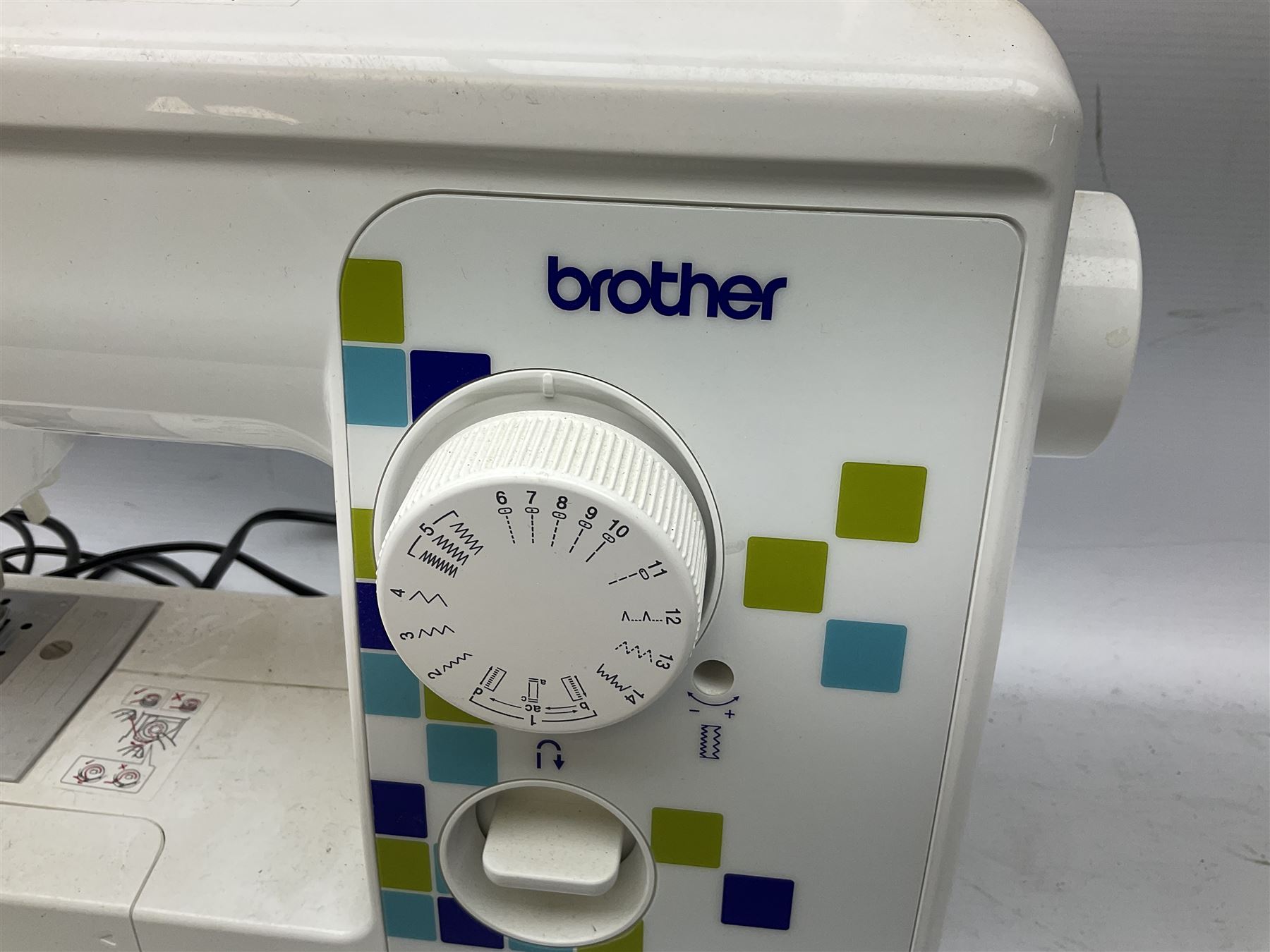 Brother LS14 sewing machine, with foot pedal and power cable, H30cm