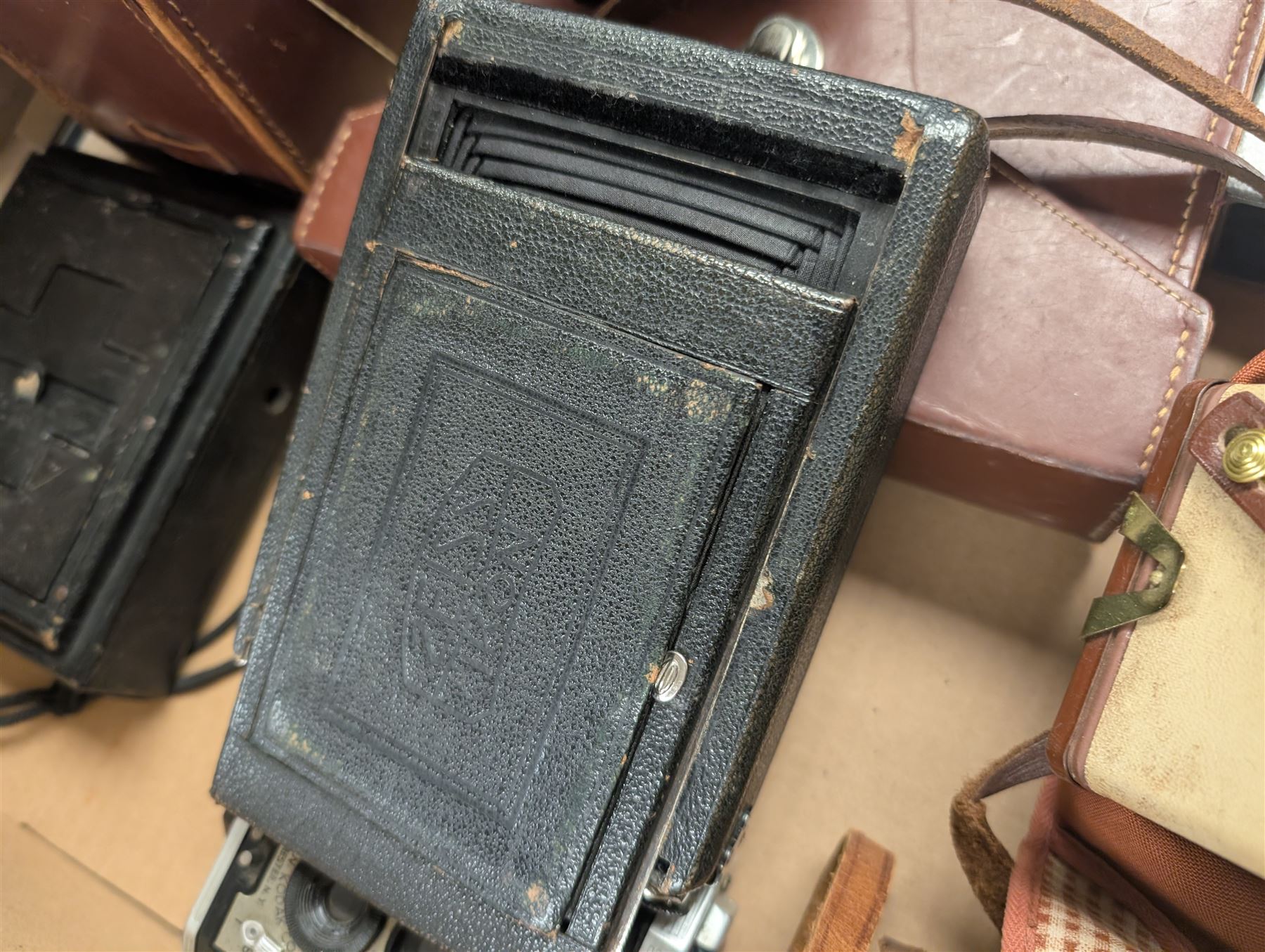 Zeiss Ikon Onita plate camera, Baby Brownie, Kodak Eastman Brownie Reflex, Kodak Brownie Flash IV, Kodak Popular Brownie and other cameras