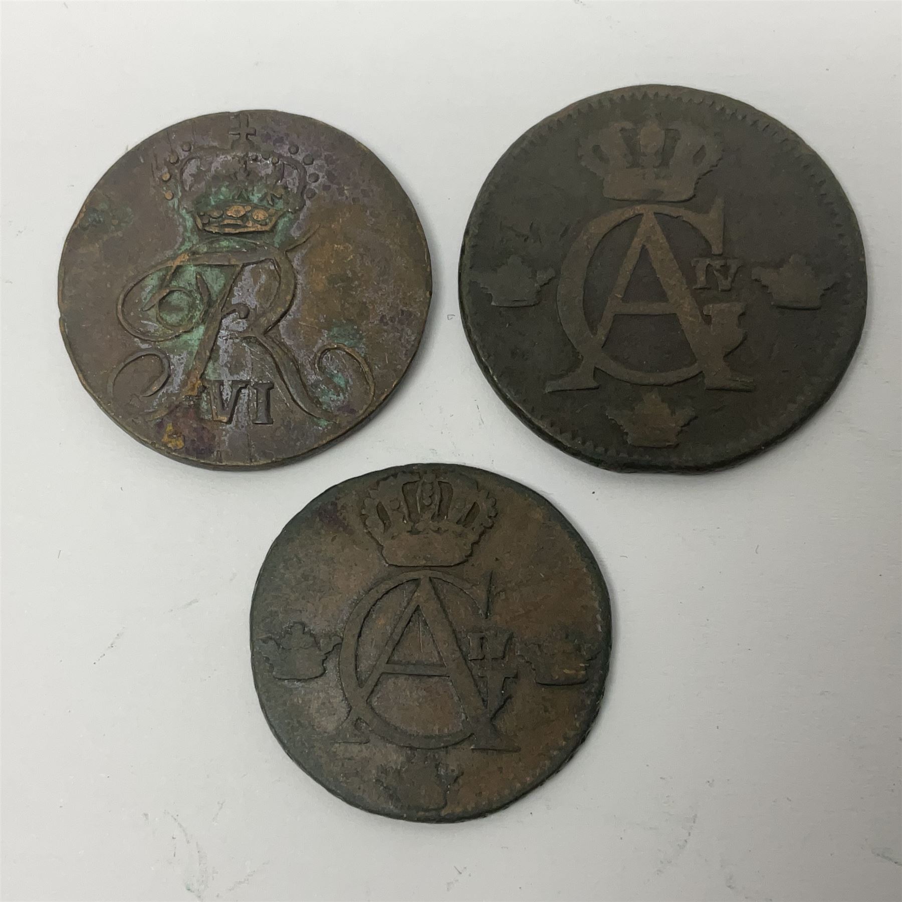 Thirty six late 18th century and onwards United Kingdom and World coins and tokens, to include 1772 Catherine II 5 Kopecks, Swedish quarter and half Skilling pieces dated 1809 and 1806, two Skilling Courant piece dated 1810, 1831 Isle of Man half penny token etc 