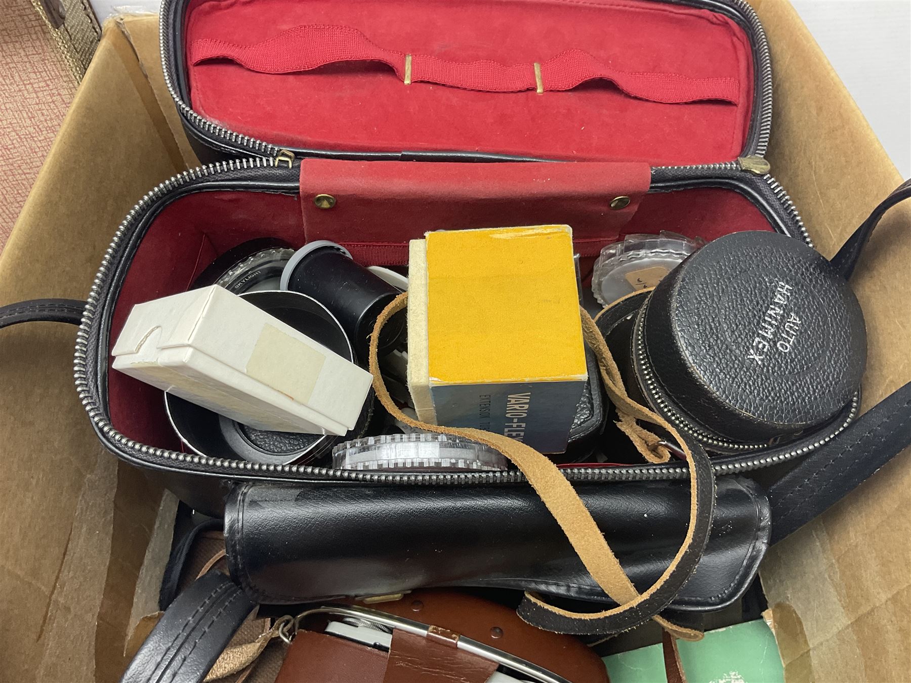 Quantity of cameras, to include Rollei 35 LED compact film camera, Praktica, Polaroid, etc