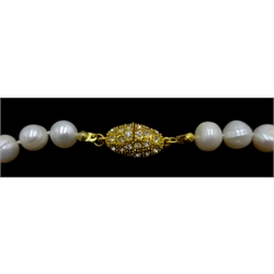  Freshwater pearl necklace, with gilt diamante clasp 53cm  