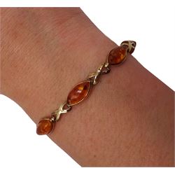 9ct gold oval Baltic amber cross link bracelet, hallmarked
