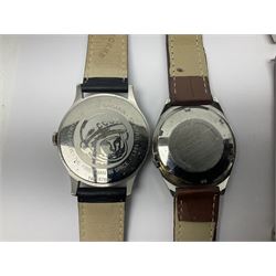 Seiko 5 automatic wristwatch Cal. 7009A, black dial with day-date aperture, Seiko Kinetic auto relay wristwatch and four other watches (6)