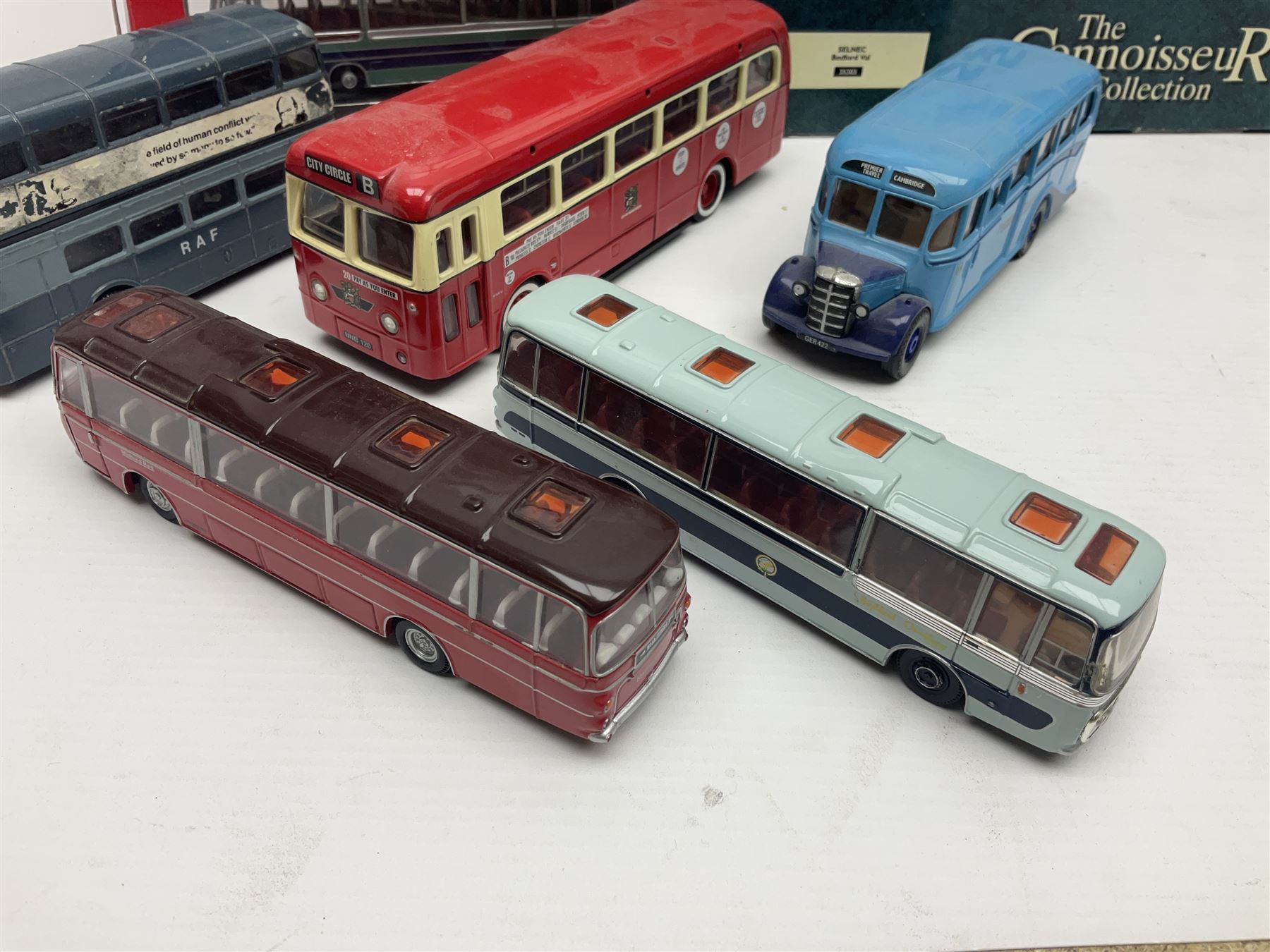 Corgi - twenty-three modern die-cast models of buses and coaches to include 35301, 35303, 35305 and 91916; mostly loose but nine boxed 
