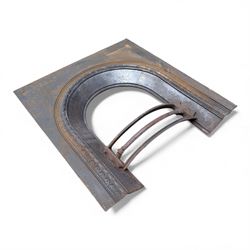 Two cast iron fire surrounds / inserts along with four metal surround pieces 