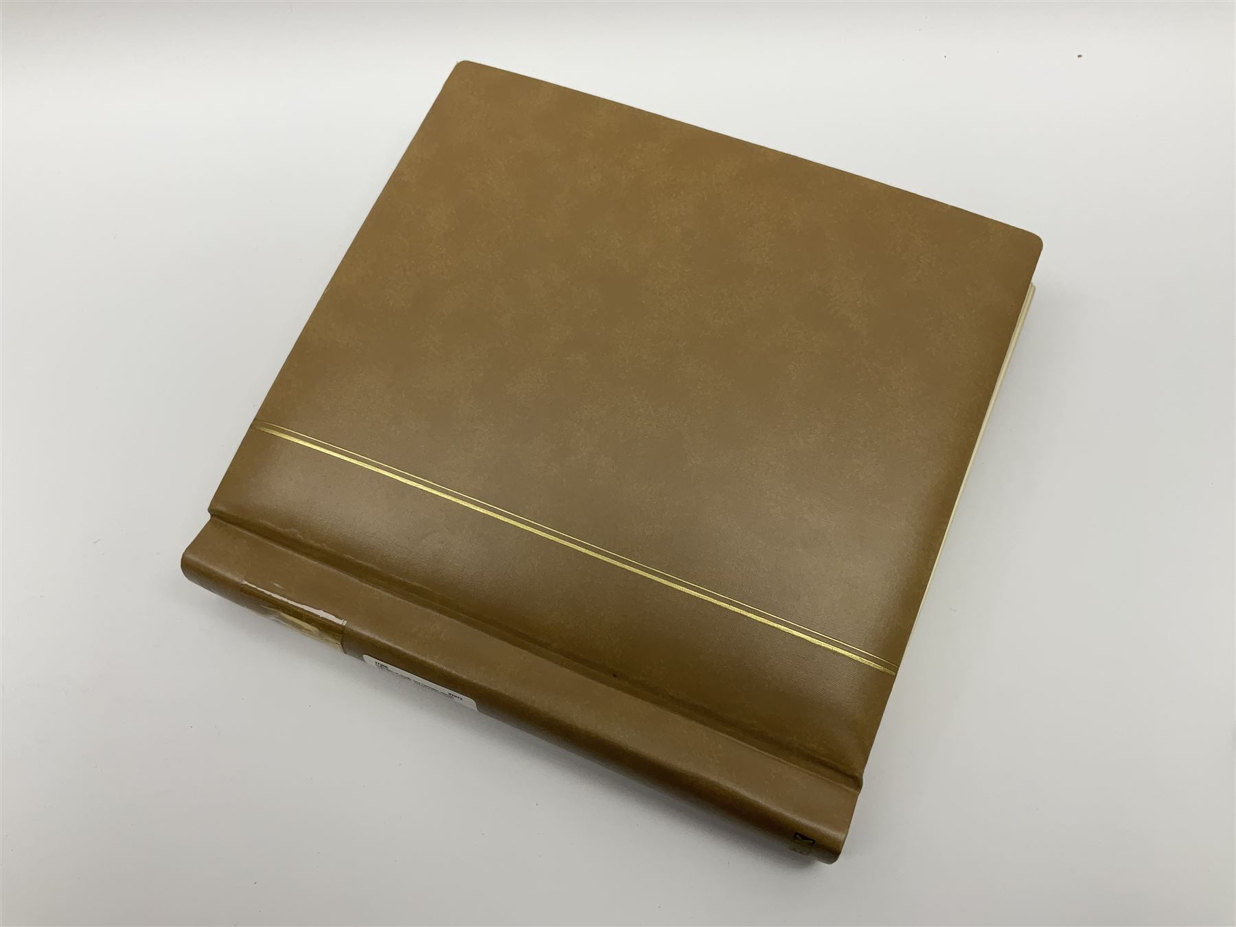 Collection of mostly mint Canadian stamps from 1952 onwards, including some higher values, housed in a 'Schaubek Briefmarken Album Nr944 Kanada' 