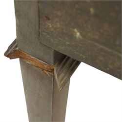 Edwardian Sheraton Revival inlaid plum pudding mahogany serpentine sideboard, rectangular top with raised gallery above bowed frieze drawer finely inlaid with central neoclassical urn motif, flanked by two drawers with swags and ribbon bows, above a cellarette drawer and cupboard, on square tapered supports with spade feet 