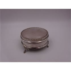1920s silver mounted jewellery box, of circular form, with bead and dart rim to hinged cover, opening to reveal gilt velvet lined interior, upon four pad feet, hallmarked Charles Edwards, London 1920, H4.5cm
