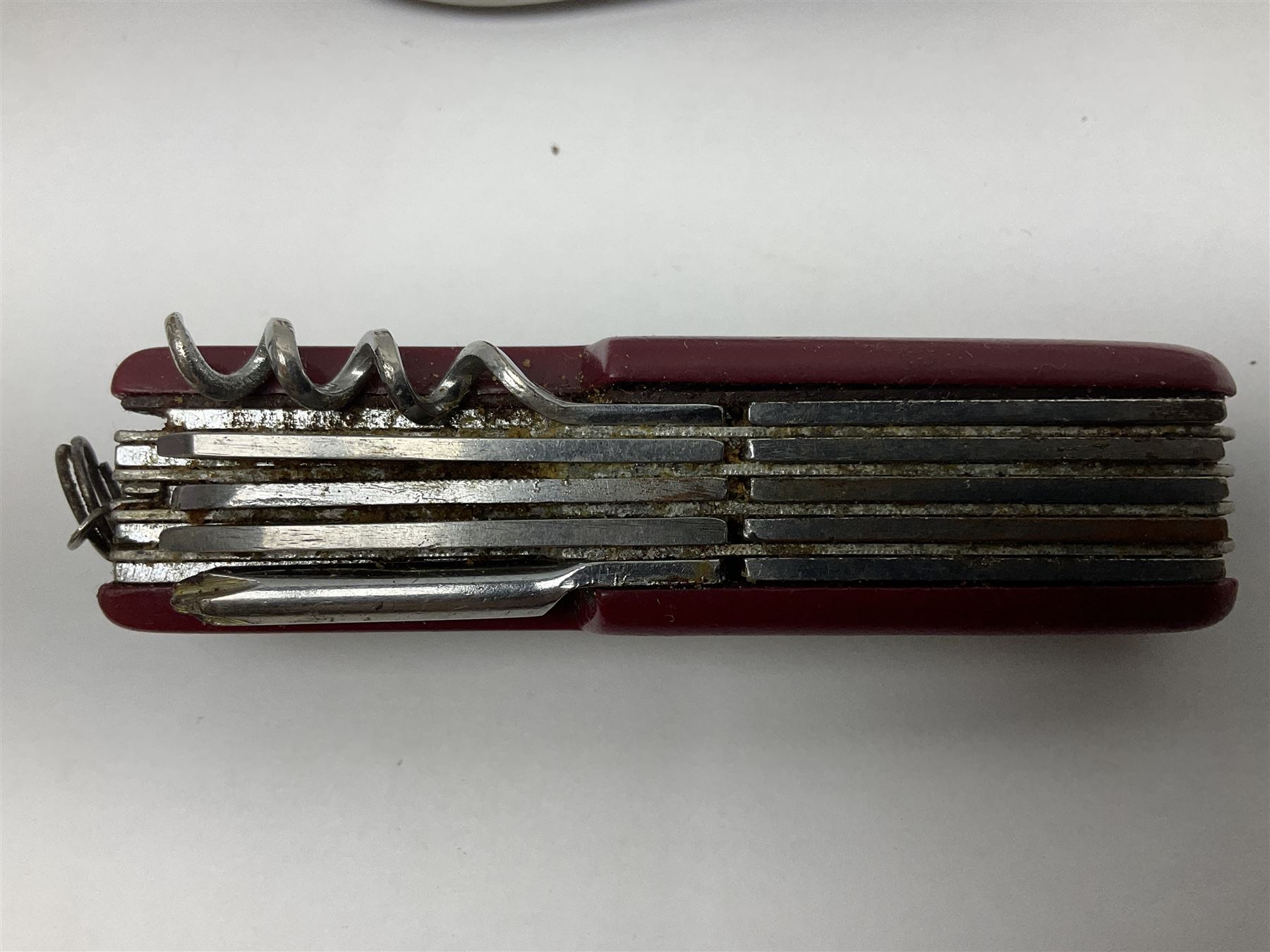 Fifteen folding/pocket knives including Swiss Army type knives with various number of blades, British army jack knife by J.H. Thompson Sheffield dated 1955 with broad arrow, promotional etc (15)