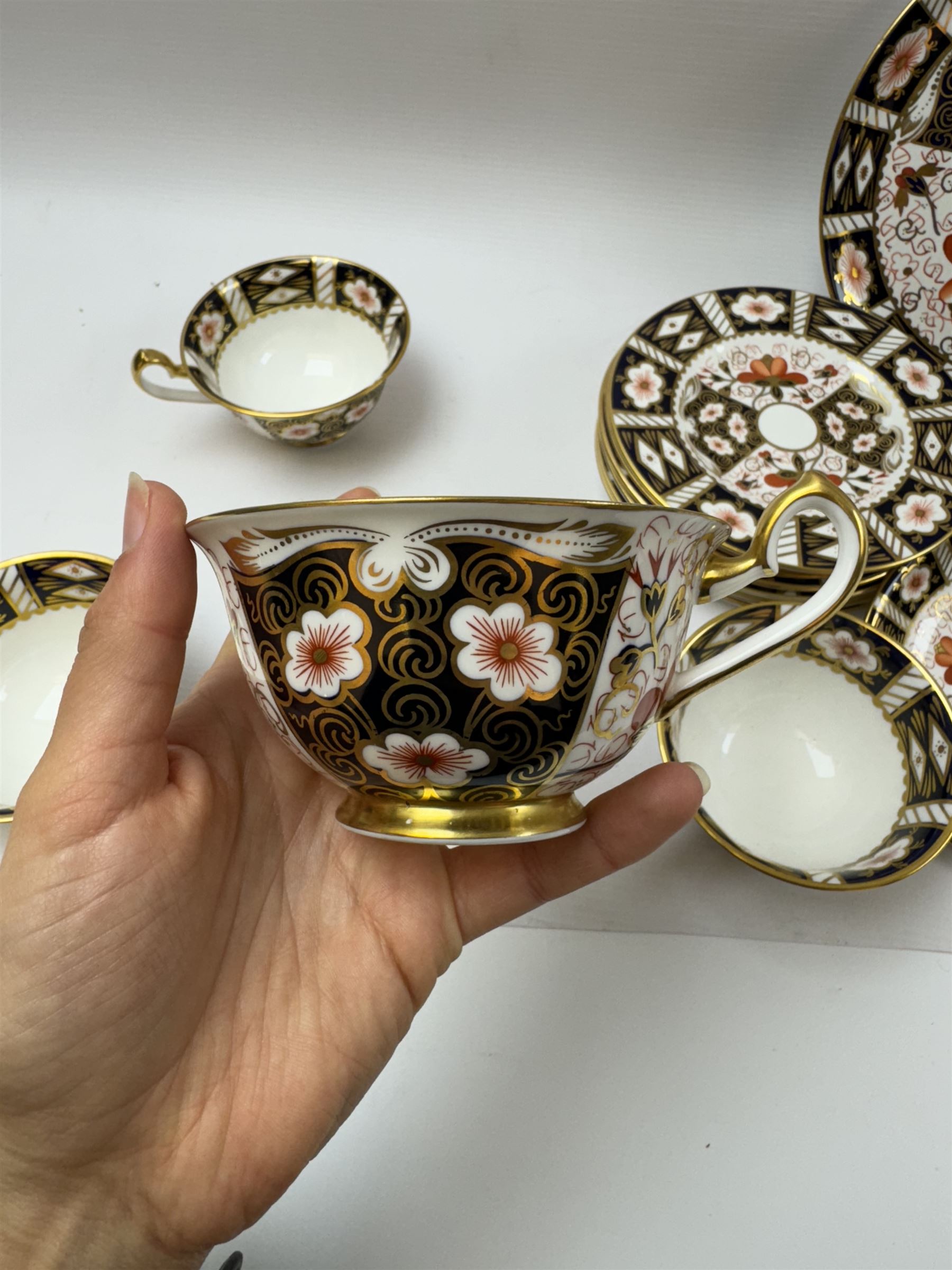 Royal Crown Derby Imari pattern 2451, four teacups, six saucers, six dessert plates etc 
