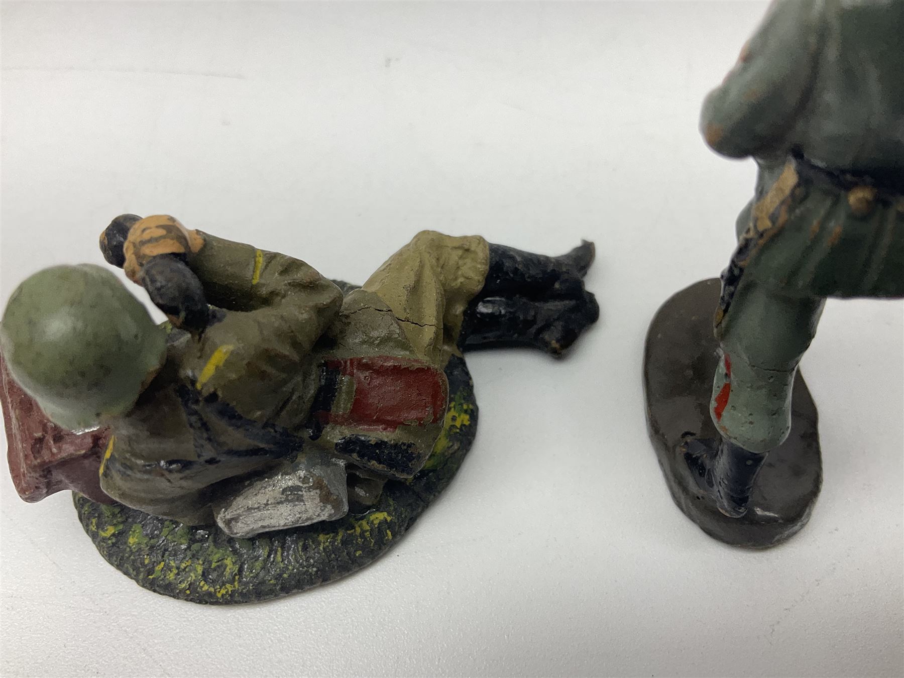 German Lineol Flak Artillery Gun on revolving base H11cm; four other Lineol WW2 German soldiers; and three Elastolin German soldiers including reclining radio operator (8)