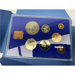 Great British and World coins and banknotes, including United Kingdom 1985 brilliant uncirculated coin collection, two 1995 brilliant uncirculated two pound coins in card folders, commemorative crowns, King George VI 1951 Festival of Britain crowns in card cases, United States of America 1964 Kennedy half dollar, two Switzerland 1966 five franc coins, five German 1972 commemorative coins, Euro banknotes, Bank of England Somerset one pound 'DU27', Japanese banknotes etc