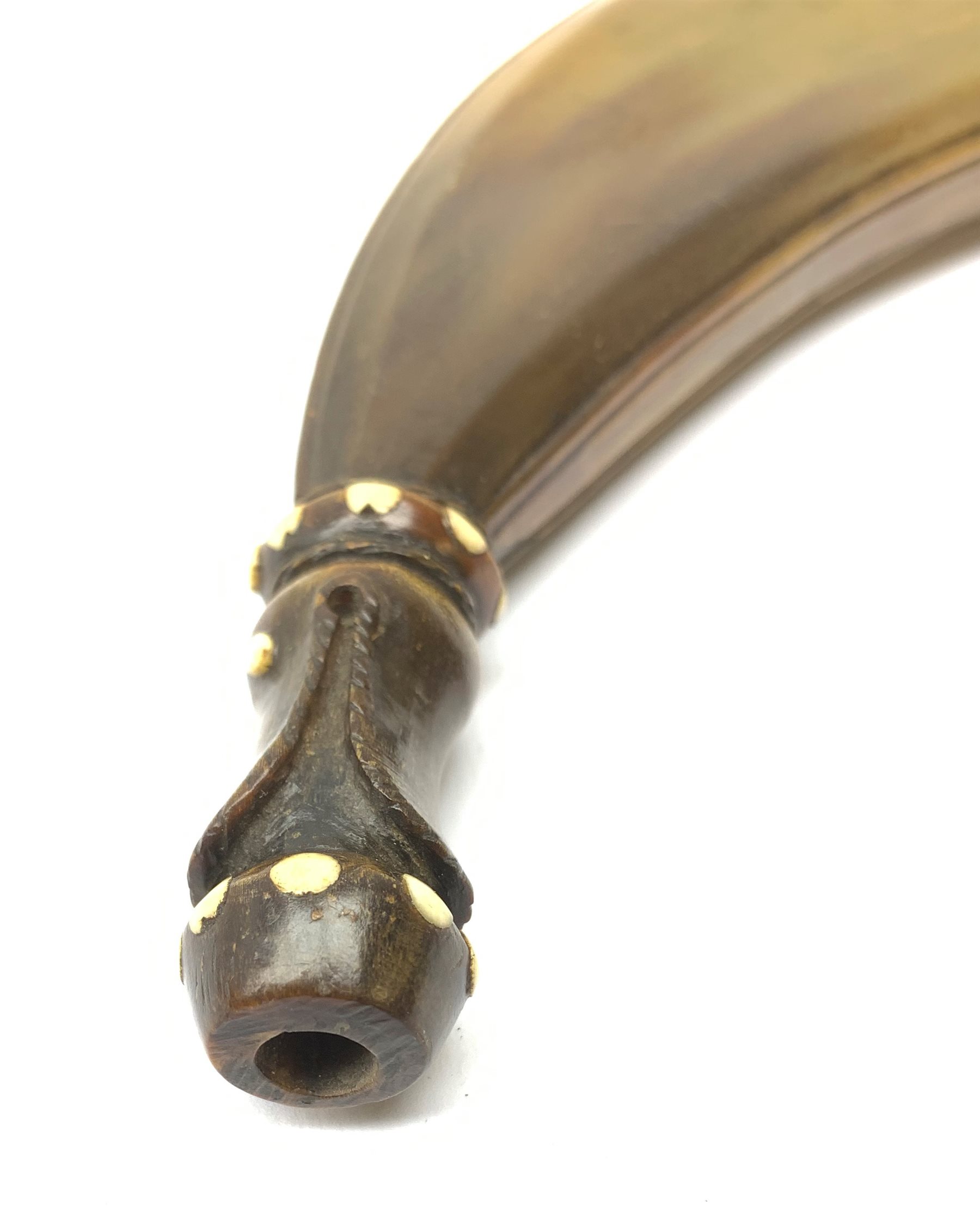 19th century Scottish flattened horn powder flask with ribbed decoration on outer edges, carved serpent's head mouth with bone inlaid collar, dot and ring decoration to base plate 27cm 