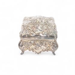 Derby Silver Co, Art Nouveau silver plate dressing table set, comprising mirror and two brushes, together with a silver silver plated box, the box marked B&W to the base, box H13cm