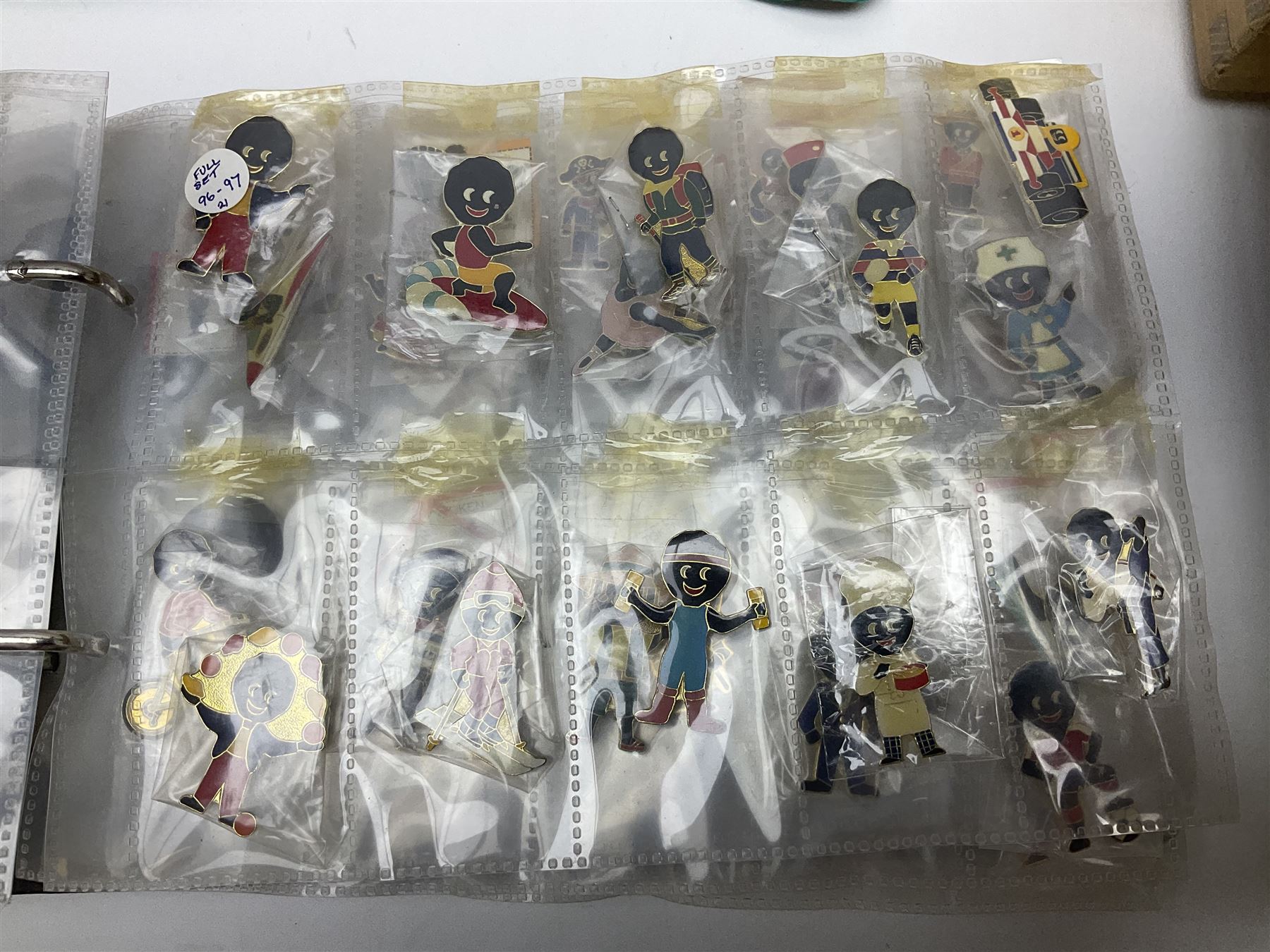 Large collection of Robertson's Golly memorabilia including badges, seven band figures, ceramics, toast racks etc