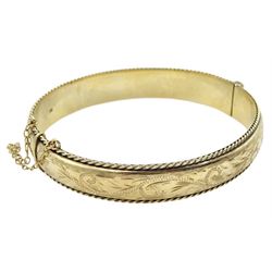 9ct gold hinged bangle with engraved and rope twist decoration, hallmarked 