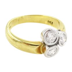 18ct gold three stone round brilliant cut diamond cluster ring, stamped 750, total diamond weight approx 0.60 carat