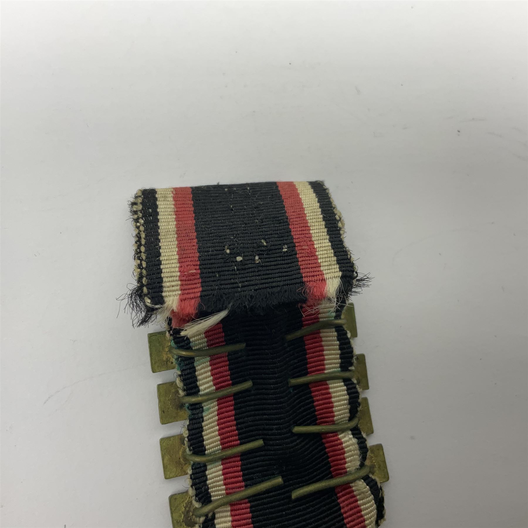 WWI Imperial German Hanseatic Cross for Hamburg; and Marine Corps 1914-18 Cross with four clasps for Durchbruchsschlacht, Ypern, Yser and Antwerpen; both with ribbons (2)