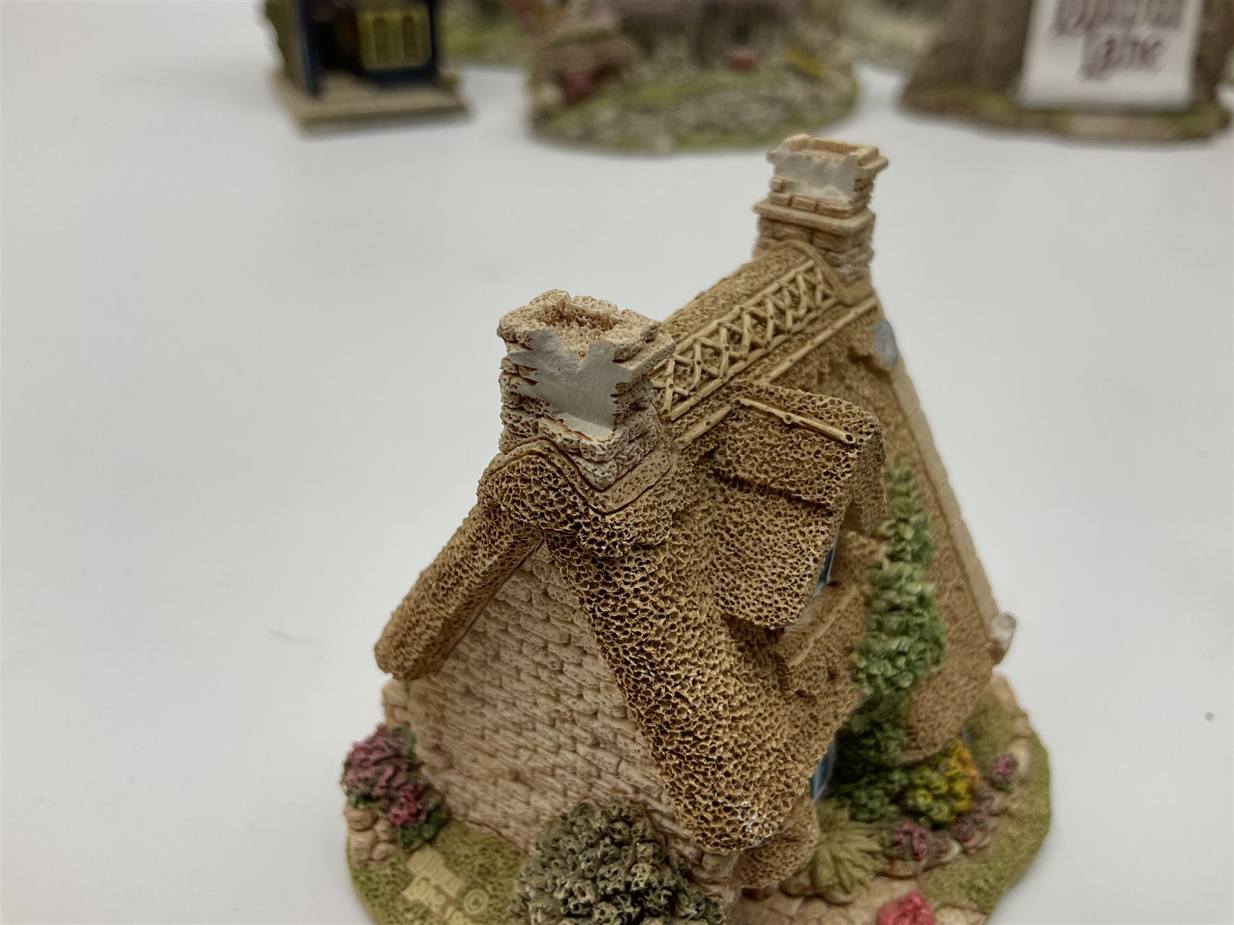 Fourteen Lilliput lane models, to include Eriskay Croft, Little Smithy, Gulliver's Gate, Kerry Lodge, Eamont Lodge etc, all with original boxes and some with deeds (14) 