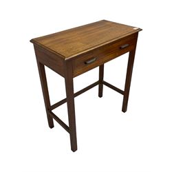 Small early to mid-20th century oak hall bench (W74cm, H75cm, D33cm), and a mahogany side table (W68cm, H77cm, D35cm)