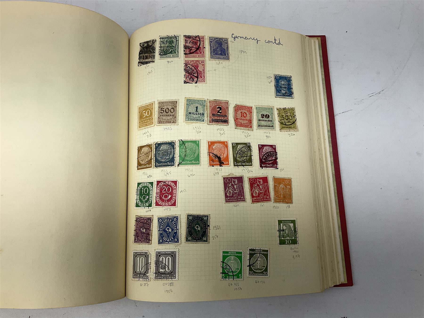 Great British and World stamps, including mostly used GB Queen Elizabeth II, New Zealand, Australia, Belgium, British Guiana, Canada, Chile, Cyprus, Denmark, Finland, Gambia, Germany, India, Liberia etc, stamp colour key, tweezers and various other stamp accessories, housed in various stockbooks, albums and loose, in one box