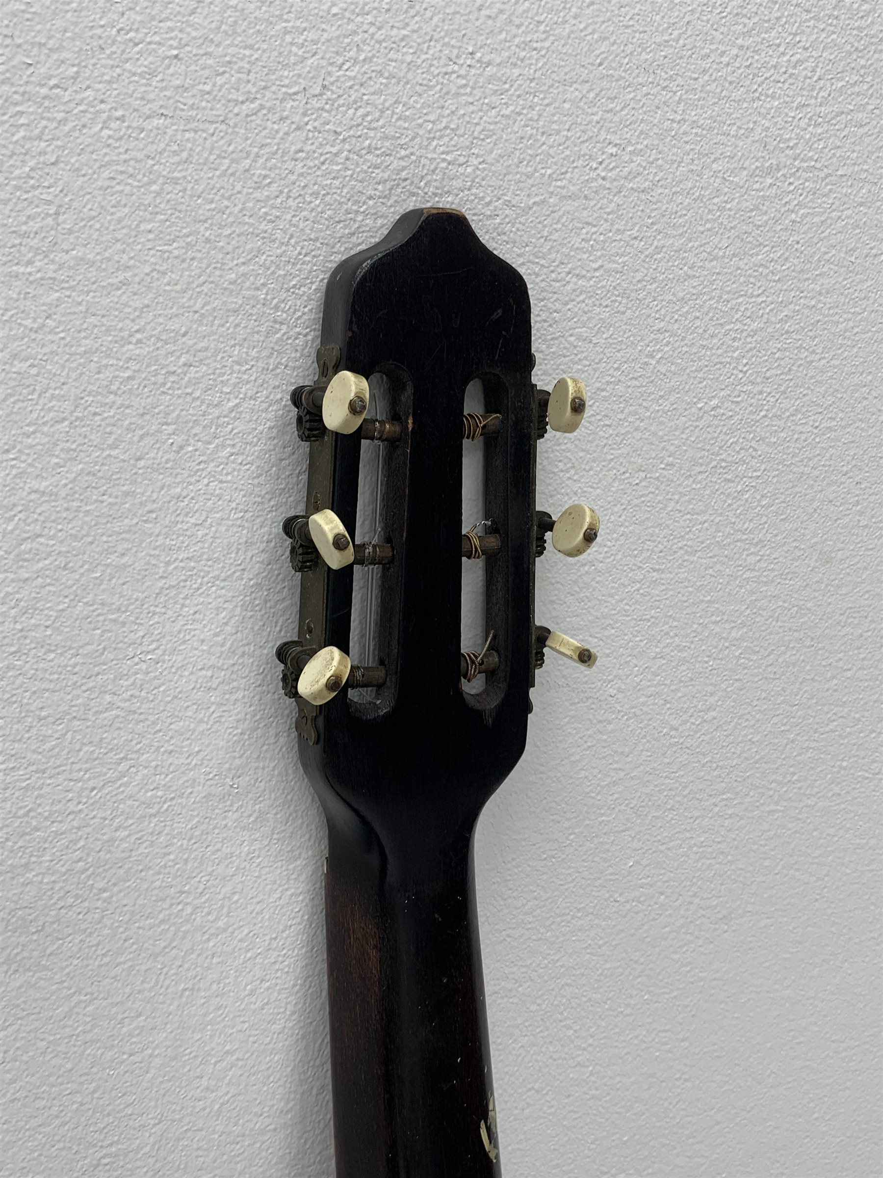 Alfredo Albertini Catania acoustic guitar in carrying case