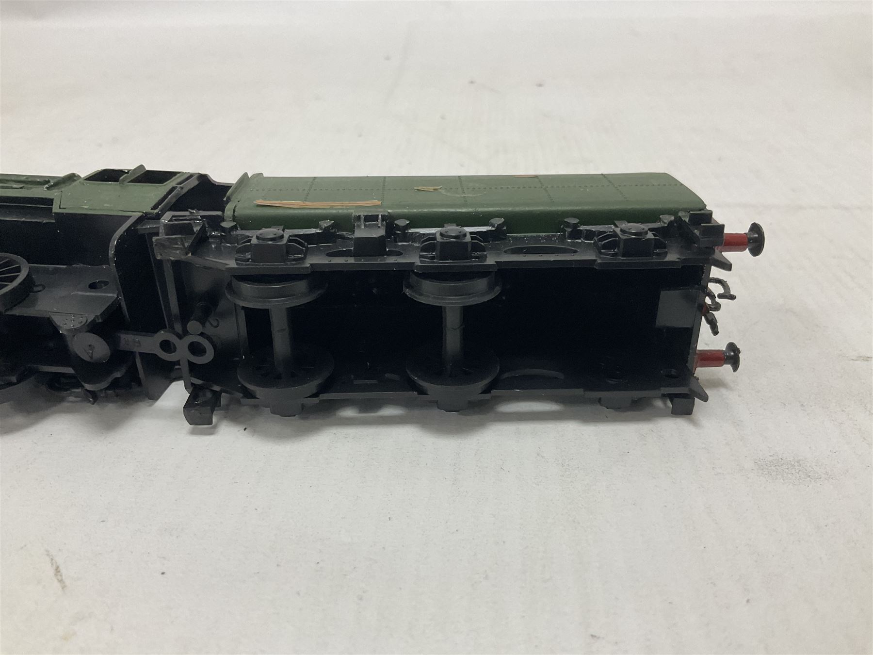 ‘00’ gauge - Airfix locomotive model kits comprising series 4 City of Truro kit and empty series 4 box, series 4 Mogul, two series 4 Harrow kits, all boxed; together with Rosebud Kitmaster Stirling kit and quantity of loose plastic locomotives and tenders from Airfix, Kitmaster, Ratio etc 