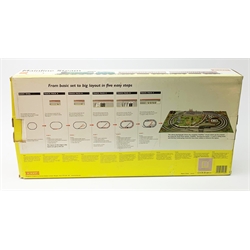 Hornby '00' gauge - Mainline Steam set with Class B12 4-6-0 tender locomotive No.8544 and two coaches, boxed