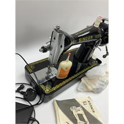 Singer 15 sewing machine, with instructions. 