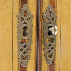 Edwardian inlaid birds-eye maple corner cabinet, urn finials above shell motif inlays, reeded column's hanging hooks