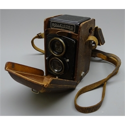  Rolleicord IIb/model 3 Twin Lens Reflex camera No.991276 with Triotar Zeiss 13,5 f=7.5mm lens and Compur shutter, c1938-39, in leather case  