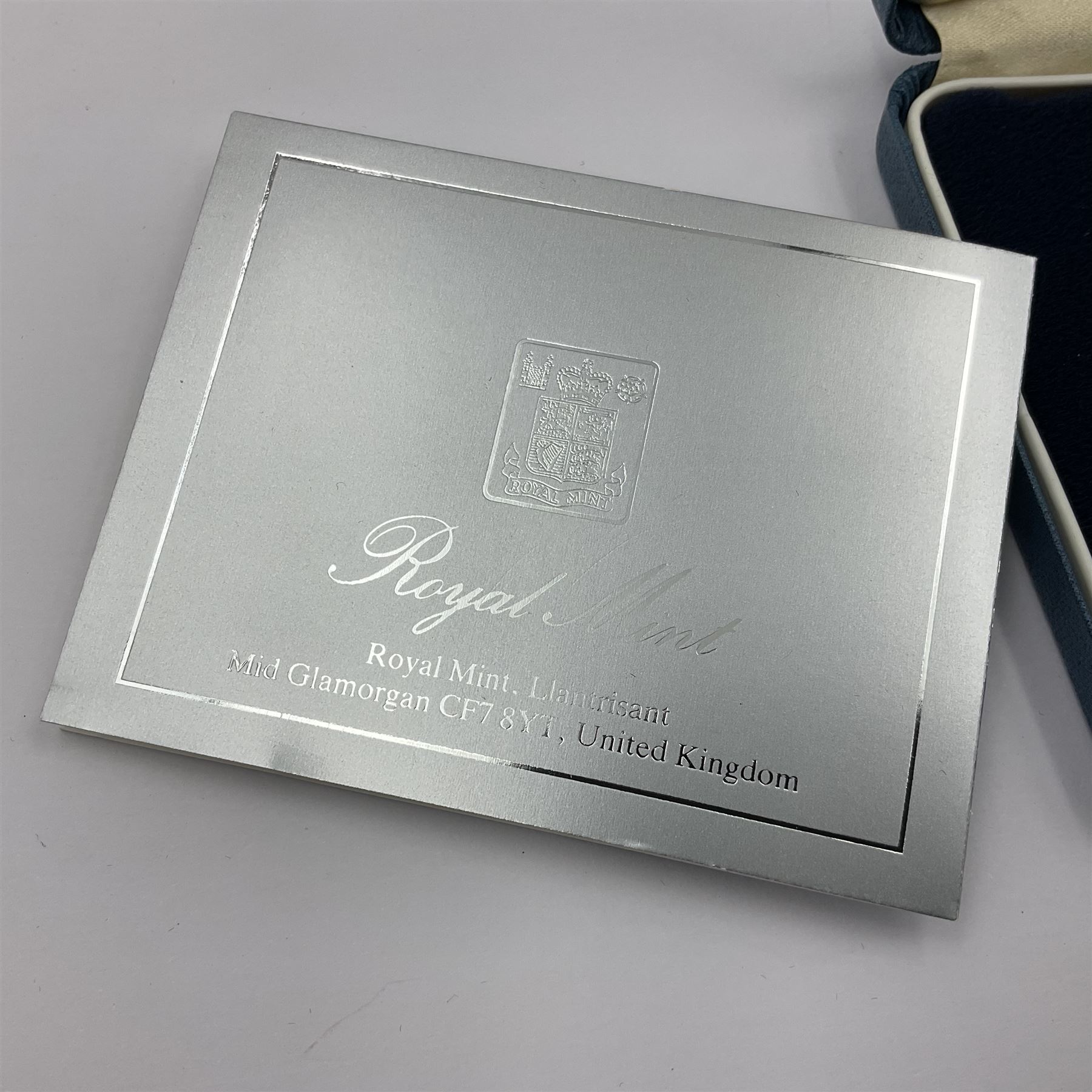 The Royal Mint special limited edition '886 Eleven Hundred Years In Minting 1986' silver medal, sterling silver, 148.4 grams, cased with certificate 