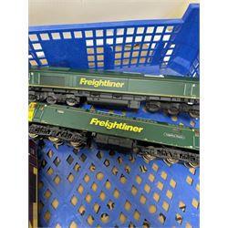 Eight Lima HO and '00' gauge locomotives, comprising three Class 59 Co-Co two National Power examples no. 59206 and 59201 and an EWS example no. 59201, Class 67 EWS Night Mail locomotive no. 67001, Class 40 Co-Co Empress of England locomotive no. D233, Western Class C-C Western Pioneer locomotive no. D1003, Class 47/57 Co-Co Freightliner Phoenix no. 57002 and Class 66 Co-Co Freightliner locomotive no. 66504, with two associated boxes