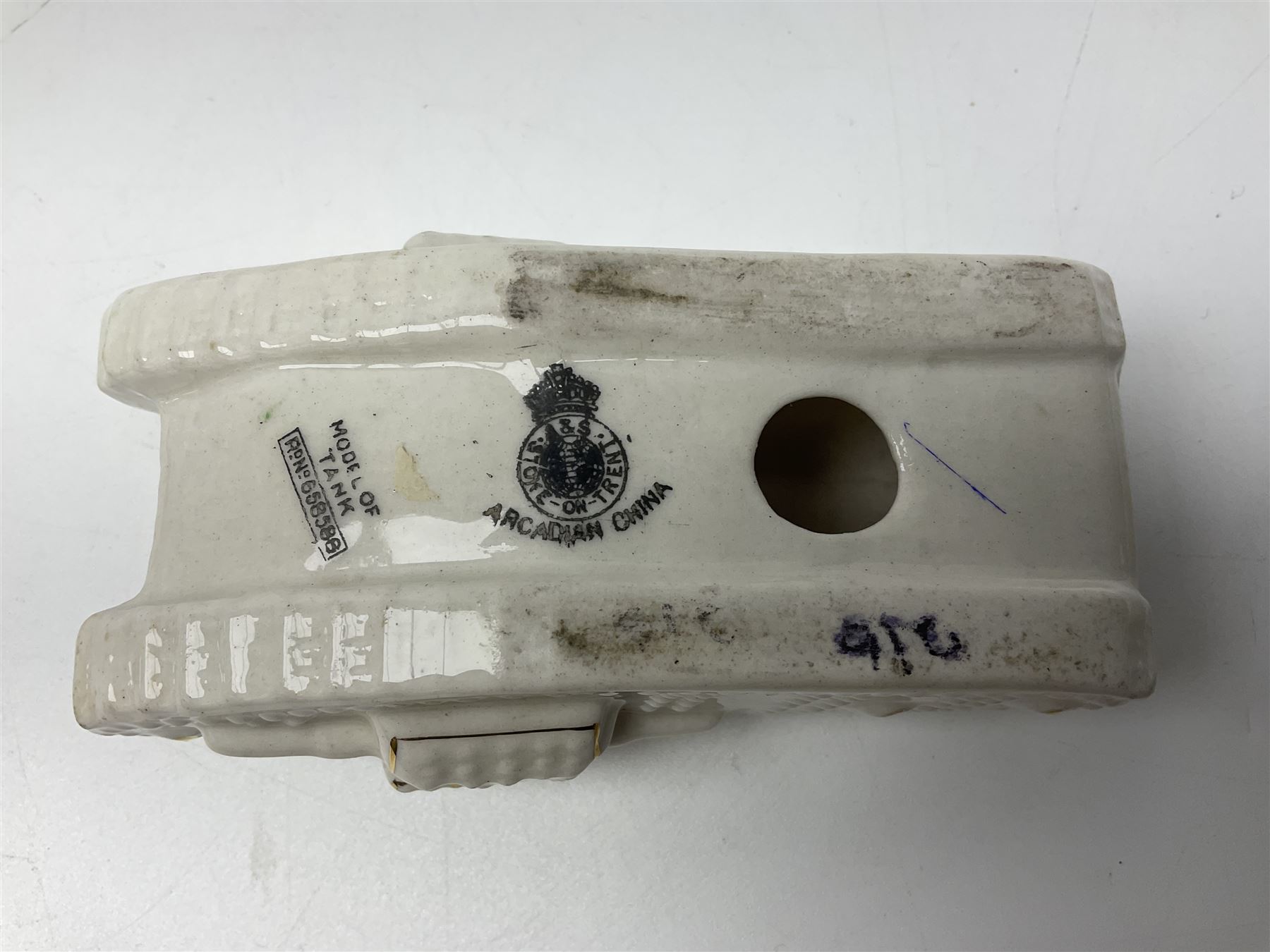 Ten WW1 crested china military models of tanks and field guns; various makers including Goss, Grafton China, Arcadian China, Savoy China etc; various crests including Portsmouth, Brighton, Pendleton, Paignton, Cowes, Flamborough etc (10)