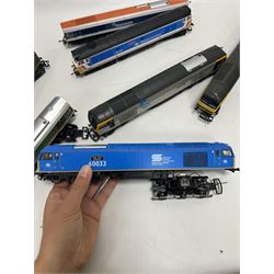 Eight Lima '00' diesel locomotives, comprising Class 60 Co-Co Tees Steel Express 60033, Class 50 Co-Co Royal Oak, Class 164 Hanson no. 59103, Class 60 Co-Co Roseberry Topping no. 60050, Class 175 Mendip Rail no.59002, Class 55 Meld no. D9003, Class 30/31 D5578, Class 60 Co-Co Moel Fammau no. 60008, all unboxed 