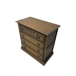 Medium oak chest of drawers