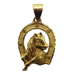  18ct gold (tested) horse and horseshoe pendant, approx 5.7gm  