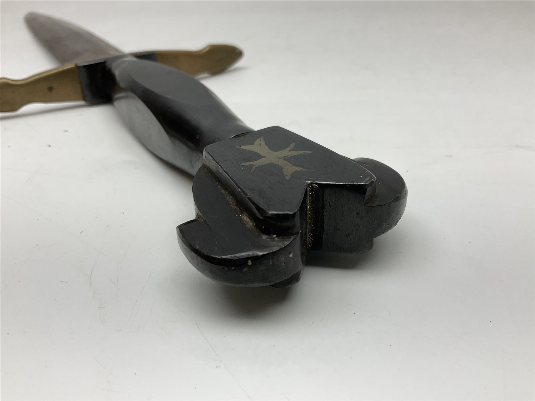 Italian Model 1891 bayonet with 30cm fullered blade; the crosspiece marked 'TERNI'; in associated brass and leather scabbard L43cm overall; and Knights Templar (?) short blade sword (no scabbard) (2)